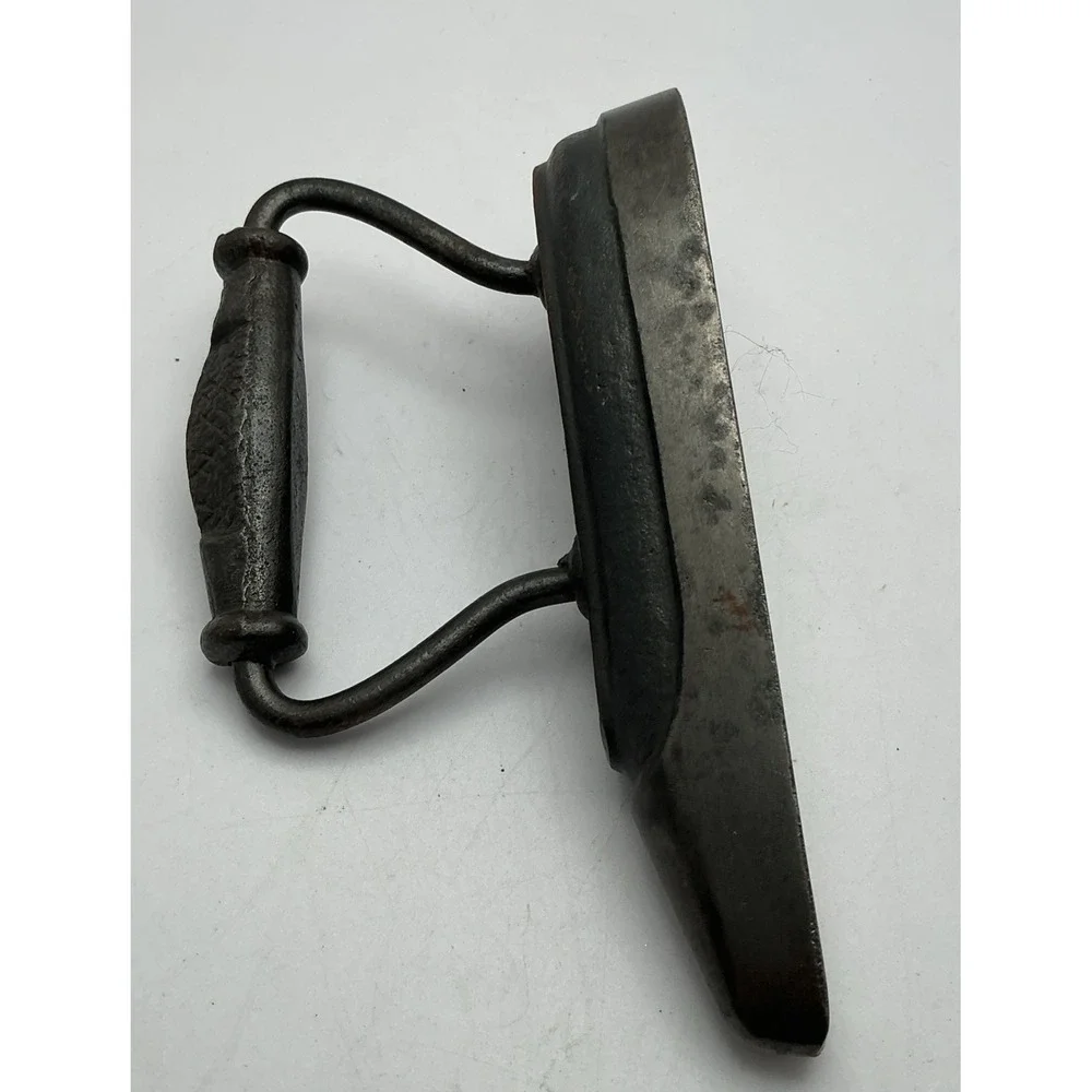 Antique Sleeve Iron,‎ Cast Iron The Ober Mfg Co. Chagrin Falls Ohio 